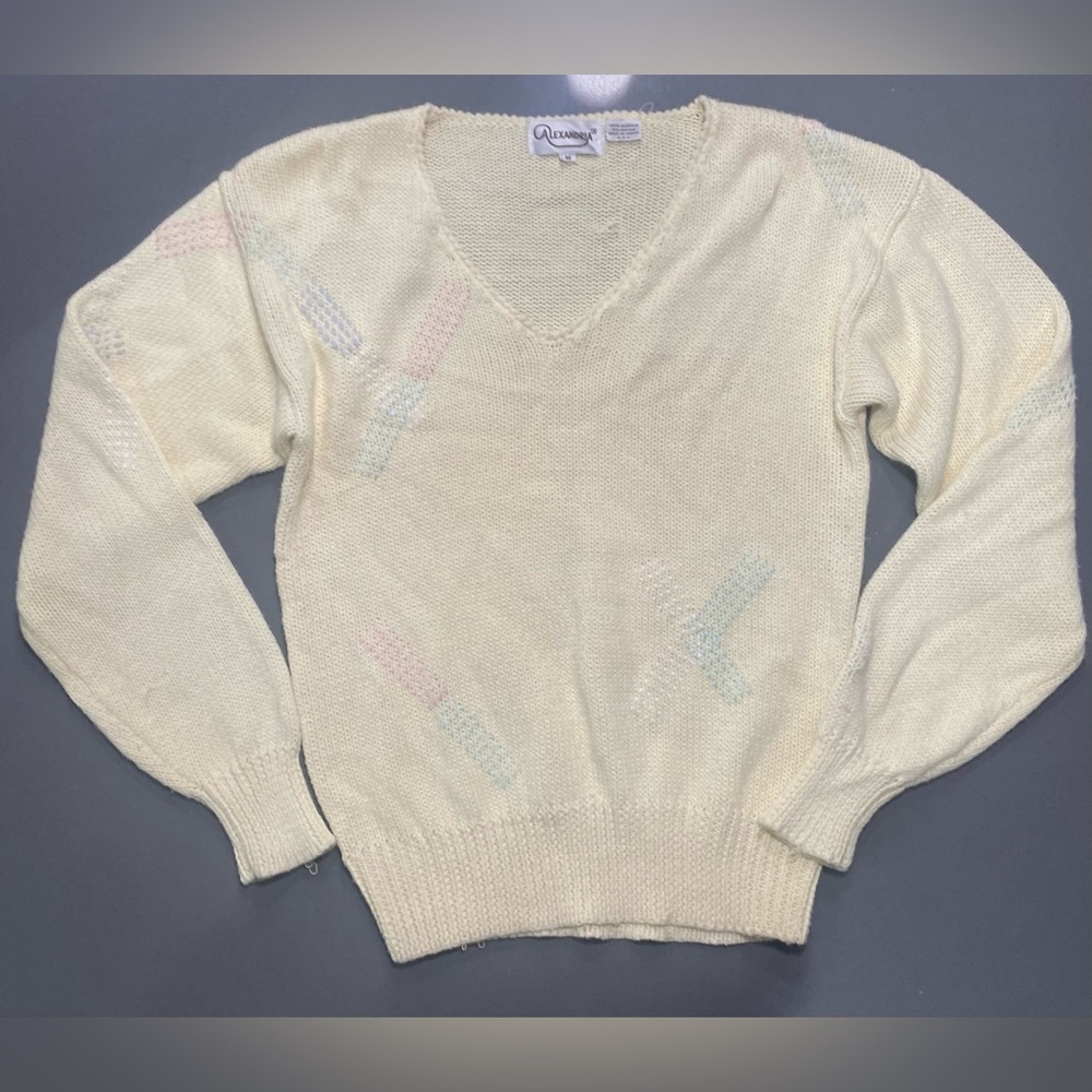 Alexandria-Vintage Pale yellow v-neck sweater